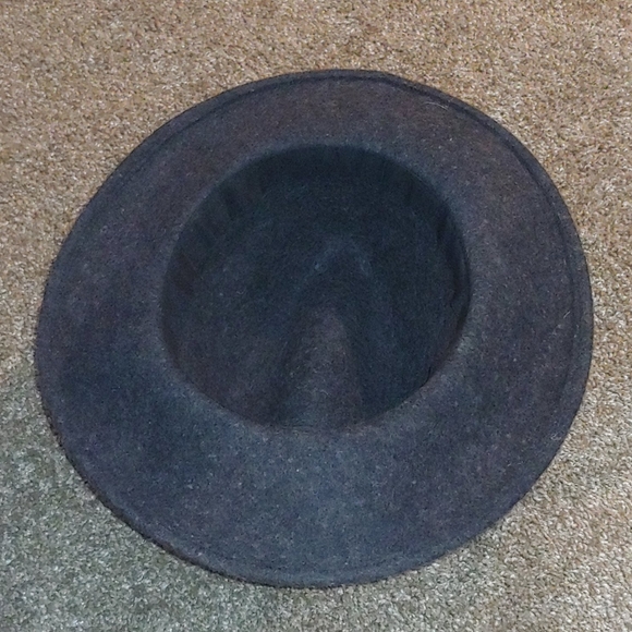 Fedora - Picture 3 of 4